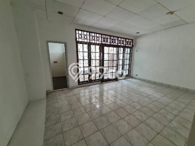 LIMITED UNIT! Rumah di Mampang Prapatan, 4 KT, Luas 500m² LB 500m² LIMITED UNIT! Rumah di Mampang Prapatan, 4 KT, Luas 500m² LB 500m²
