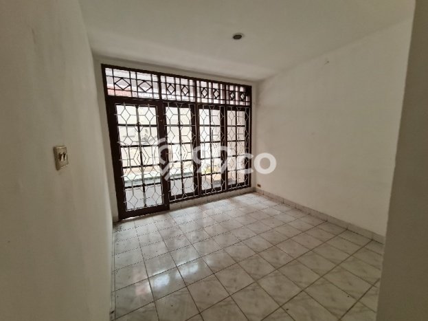 LIMITED UNIT! Rumah di Mampang Prapatan, 4 KT, Luas 500m² LB 500m² LIMITED UNIT! Rumah di Mampang Prapatan, 4 KT, Luas 500m² LB 500m²