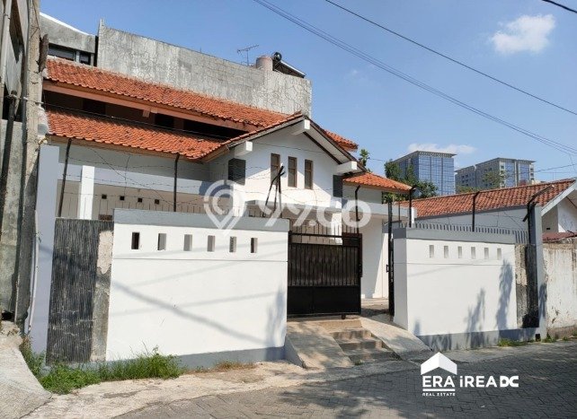 Hunian Mewah Siap Huni LT 196m2 di Semarang Tengah, Semarang Hunian Mewah Siap Huni LT 196m2 di Semarang Tengah, Semarang