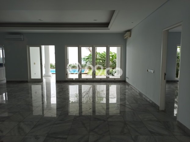 Rumah di Simprug, Siap Huni, 5 KT, Dekat Simprug, Jakarta Selatan, Jakarta Selatan, LT 566m² Bangunan 800m² Rumah di Simprug, Siap Huni, 5 KT, Dekat Simprug, Jakarta Selatan, Jakarta Selatan, LT 566m² Bangunan 800m²