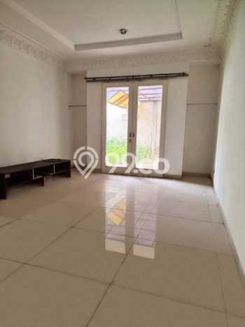 Hunian Elit LB 200m2 Siap Huni Desain Elegan di Bintaro, Tangerang Selatan Hunian Elit LB 200m2 Siap Huni Desain Elegan di Bintaro, Tangerang Selatan