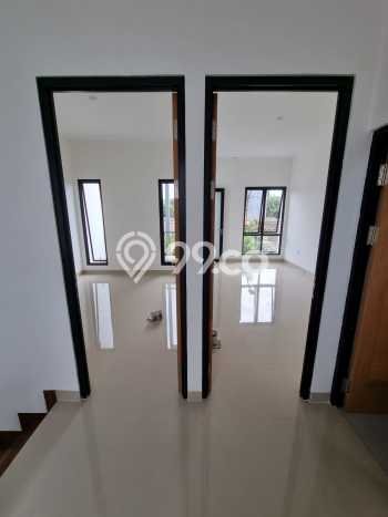 Rumah Nyaman 0 KT Luas Tanah 72m² di Graha Raya, Tangerang Rumah Nyaman 0 KT Luas Tanah 72m² di Graha Raya, Tangerang