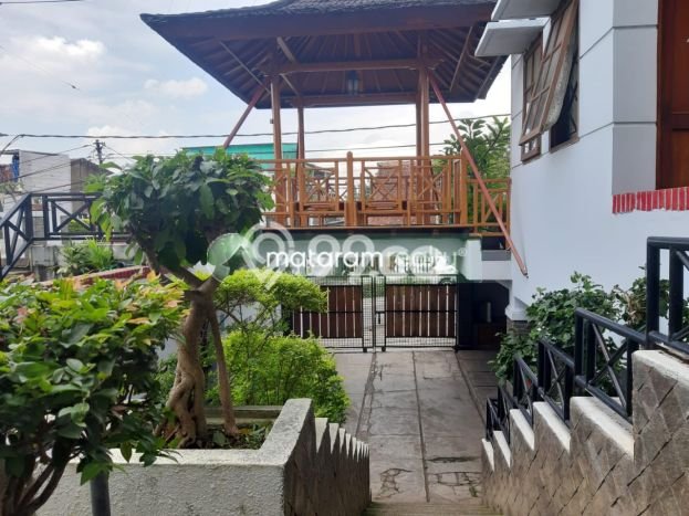 Rumah Mewah LB 520m2 Siap Pakai Desain Elegan di Cikutra, Bandung Rumah Mewah LB 520m2 Siap Pakai Desain Elegan di Cikutra, Bandung