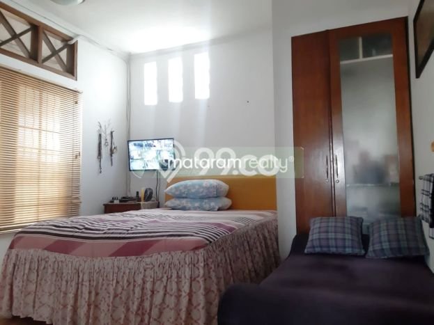 Rumah Mewah LB 520m2 Siap Pakai Desain Elegan di Cikutra, Bandung Rumah Mewah LB 520m2 Siap Pakai Desain Elegan di Cikutra, Bandung
