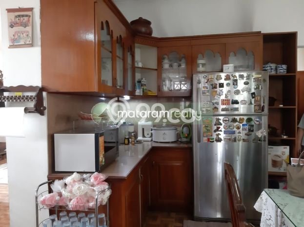 Rumah Mewah LB 520m2 Siap Pakai Desain Elegan di Cikutra, Bandung Rumah Mewah LB 520m2 Siap Pakai Desain Elegan di Cikutra, Bandung
