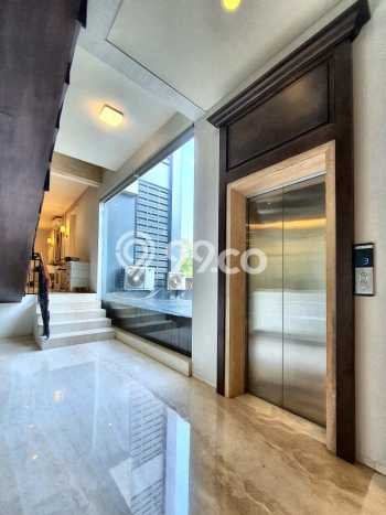For Sale! Luxury House LT 470m2 Desain Elegan di Cipete For Sale! Luxury House LT 470m2 Desain Elegan di Cipete