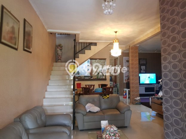 Dijual Cepat Rumah LT 110m2m² / LB 230m2m² di Kawasan Komersial Arcamanik, Bandung Dijual Cepat Rumah LT 110m2m² / LB 230m2m² di Kawasan Komersial Arcamanik, Bandung