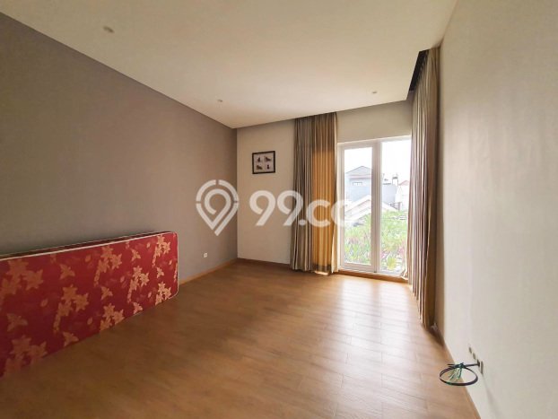 BEST OFFER! Rumah Nyaman area Mulyorejo, Luas 300m2m² Bangunan 450m2m² BEST OFFER! Rumah Nyaman area Mulyorejo, Luas 300m2m² Bangunan 450m2m²