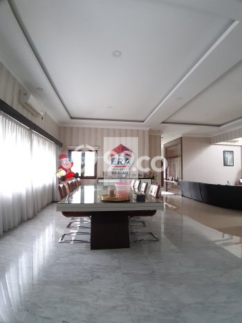 Rumah Mewah LB 900m2 Siap Huni Desain Elegan di Bintaro, Tangerang Selatan Rumah Mewah LB 900m2 Siap Huni Desain Elegan di Bintaro, Tangerang Selatan