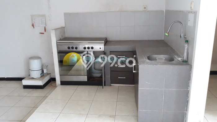 Rumah Asri area Banyumanik, 3 KT, Lingkungan Tenang, LT 220m² LB 250m² Rumah Asri area Banyumanik, 3 KT, Lingkungan Tenang, LT 220m² LB 250m²