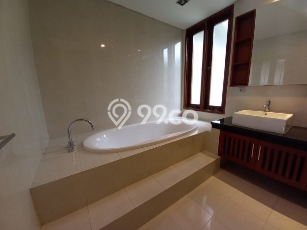 Rumah Bagus Disewakan di Kemang, Jakarta Selatan LT 1335m2, LB 537m2 Rumah Bagus Disewakan di Kemang, Jakarta Selatan LT 1335m2, LB 537m2