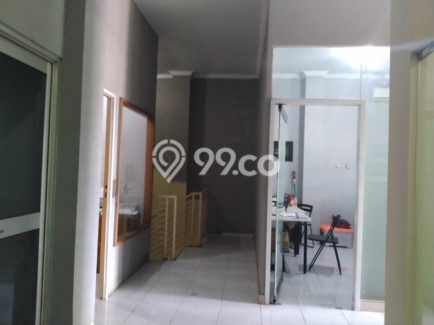 Rumah Elit LB 240m2 Siap Pakai Desain Elegan di Srengseng, Jakarta Barat Rumah Elit LB 240m2 Siap Pakai Desain Elegan di Srengseng, Jakarta Barat