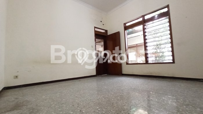 Rumah Elit LB 200m2 Siap Huni Desain Elegan di Manyar, Surabaya Rumah Elit LB 200m2 Siap Huni Desain Elegan di Manyar, Surabaya