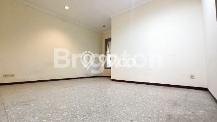 Rumah Elit LB 200m2 Siap Huni Desain Elegan di Manyar, Surabaya Rumah Elit LB 200m2 Siap Huni Desain Elegan di Manyar, Surabaya