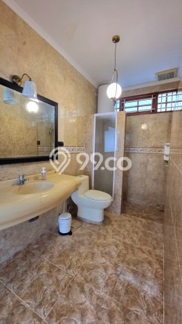Rumah Nyaman 4 KT LT 375m² di Bintaro, Tangerang Selatan Rumah Nyaman 4 KT LT 375m² di Bintaro, Tangerang Selatan