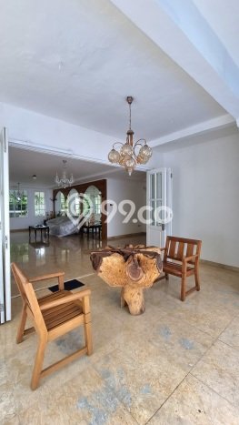 Rumah Nyaman 4 KT LT 375m² di Bintaro, Tangerang Selatan Rumah Nyaman 4 KT LT 375m² di Bintaro, Tangerang Selatan