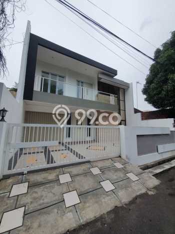 Rumah Elit LB 300m2 Siap Huni Desain Elegan di Pleburan, Semarang Rumah Elit LB 300m2 Siap Huni Desain Elegan di Pleburan, Semarang