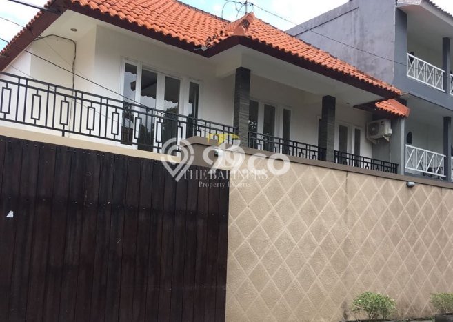 Rumah Elit LB 200m2 Siap Huni Desain Elegan di Petitenget, Badung Rumah Elit LB 200m2 Siap Huni Desain Elegan di Petitenget, Badung