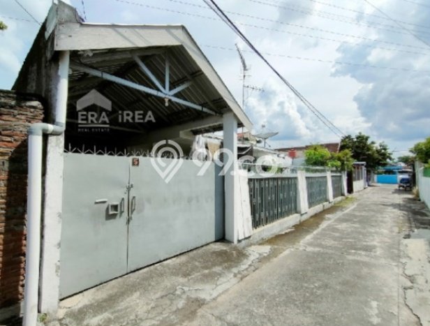 Rumah Nyaman di Laweyan, Solo, LT 350m² LB 200m² Rumah Nyaman di Laweyan, Solo, LT 350m² LB 200m²