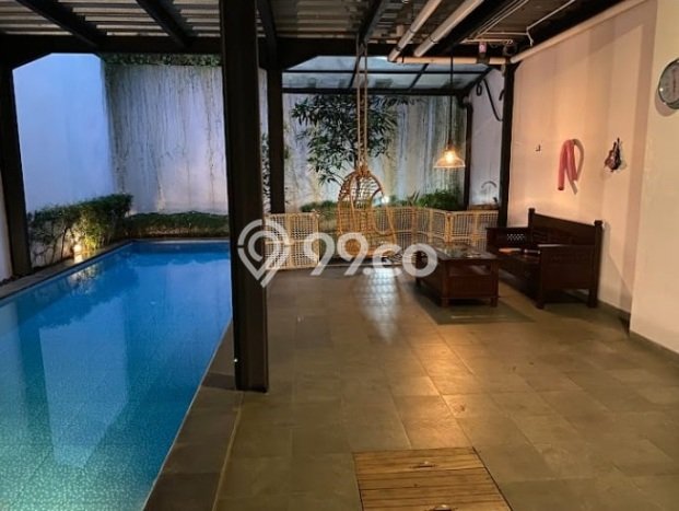 Rumah Area Strategis di Kebayoran Baru, Jakarta Selatan, Luas 215m² LB 450m² Rumah Area Strategis di Kebayoran Baru, Jakarta Selatan, Luas 215m² LB 450m²