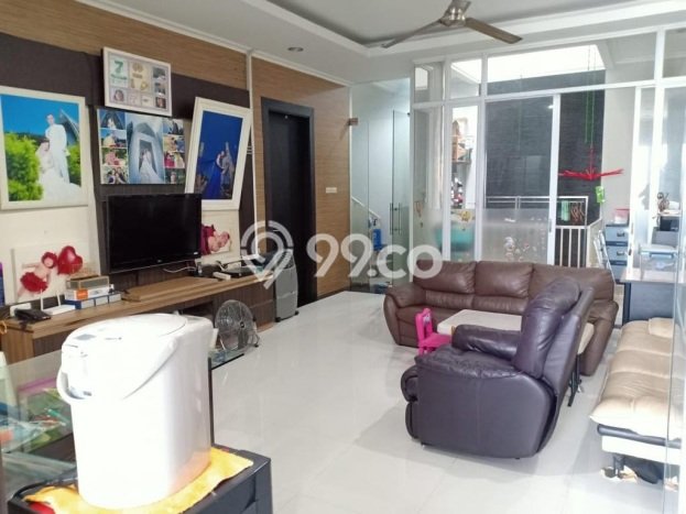 Dijual Rumah Mewah Megah Dengan View Eksklusif di Green Ville, Jakarta Barat Dijual Rumah Mewah Megah Dengan View Eksklusif di Green Ville, Jakarta Barat