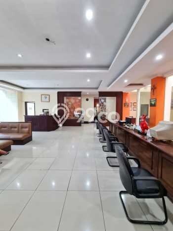 Rumah Mewah LB 1500m2 Siap Pakai Desain Elegan di Supratman, Bandung Rumah Mewah LB 1500m2 Siap Pakai Desain Elegan di Supratman, Bandung