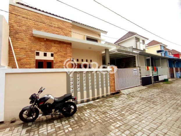 Disewakan! Rumah 3 Kamar Tidur &
2 Kamar Mandi di Kartosuro, Sukoharjo Disewakan! Rumah 3 Kamar Tidur &
2 Kamar Mandi di Kartosuro, Sukoharjo