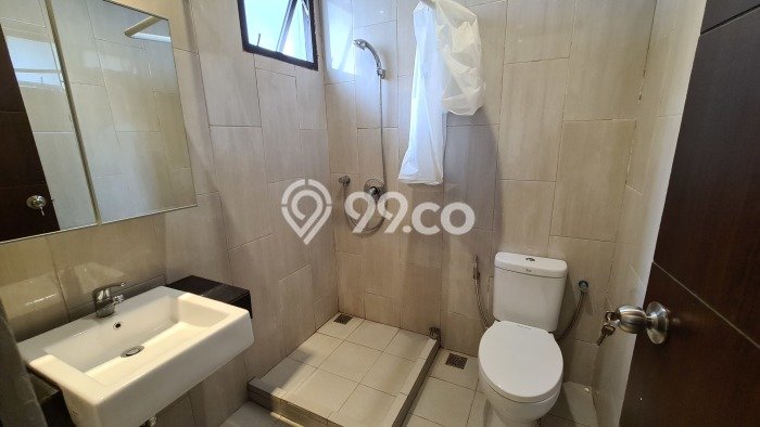 Sewa Rumah Murah di Green Lake City Jakarta Barat Punya 4 KT Sewa Rumah Murah di Green Lake City Jakarta Barat Punya 4 KT