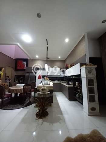 Hunian Mewah LB 400m2 Siap Huni Desain Elegan di Bintaro, Tangerang Selatan Hunian Mewah LB 400m2 Siap Huni Desain Elegan di Bintaro, Tangerang Selatan
