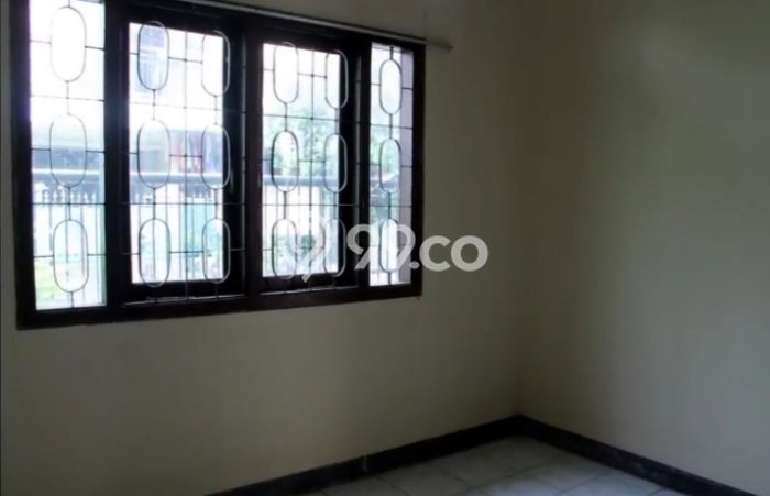 Lokasi strategis! Rumah siap pakai dikontrakkan di Dukuh Pakis LB 180m2 Lokasi strategis! Rumah siap pakai dikontrakkan di Dukuh Pakis LB 180m2