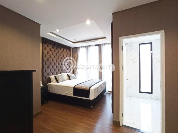 Dijual Rumah Premium dengan Fasilitas Sekitar Lengkap di Cilandak, Jakarta Selatan Dijual Rumah Premium dengan Fasilitas Sekitar Lengkap di Cilandak, Jakarta Selatan