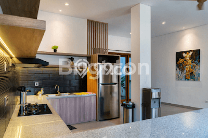 LISTING BARU! Rumah di Kerobokan, Siap Huni, 4 KM, Dekat Kerobokan, Badung, Badung, LT 361m² LB 300m² LISTING BARU! Rumah di Kerobokan, Siap Huni, 4 KM, Dekat Kerobokan, Badung, Badung, LT 361m² LB 300m²