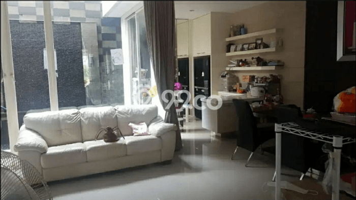 Rumah Elit LB 240m2 Siap Pakai Desain Elegan di Citraland, Surabaya Rumah Elit LB 240m2 Siap Pakai Desain Elegan di Citraland, Surabaya
