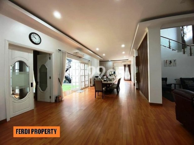 Rumah Mewah LB 1296m2 Siap Huni Desain Elegan di Citra Grand, Jakarta Timur Rumah Mewah LB 1296m2 Siap Huni Desain Elegan di Citra Grand, Jakarta Timur