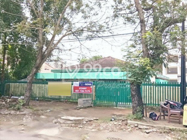 Lokasi strategis! Rumah siap pakai dikontrakkan di Semarang Selatan LB 500m2 Lokasi strategis! Rumah siap pakai dikontrakkan di Semarang Selatan LB 500m2