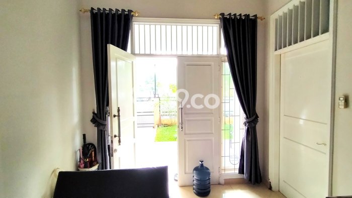 Rumah Elit LB 280m2 Siap Huni Desain Elegan di Puri Indah, Jakarta Barat Rumah Elit LB 280m2 Siap Huni Desain Elegan di Puri Indah, Jakarta Barat