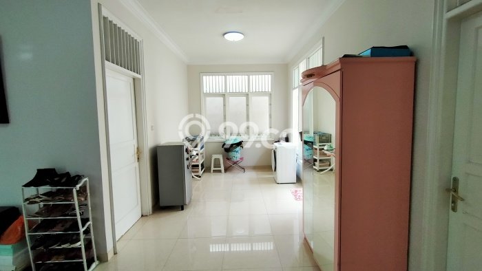 Rumah Elit LB 280m2 Siap Huni Desain Elegan di Puri Indah, Jakarta Barat Rumah Elit LB 280m2 Siap Huni Desain Elegan di Puri Indah, Jakarta Barat