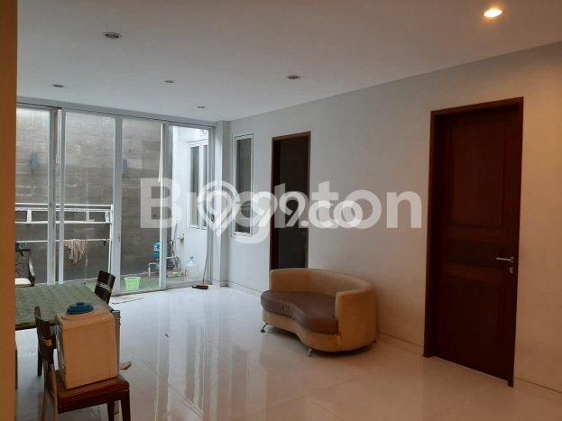 Rumah Siap Pakai area Karang Tengah, Tangerang, Luas 200m² LB 350m² Rumah Siap Pakai area Karang Tengah, Tangerang, Luas 200m² LB 350m²
