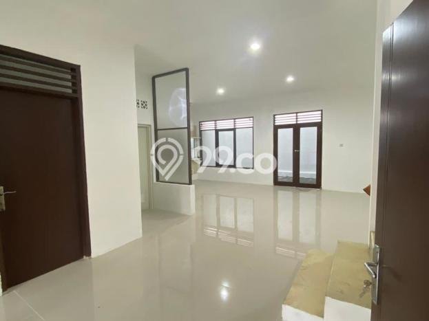 Rumah Mewah LB 180m2 Siap Pakai Desain Elegan di Pasteur, Bandung Rumah Mewah LB 180m2 Siap Pakai Desain Elegan di Pasteur, Bandung