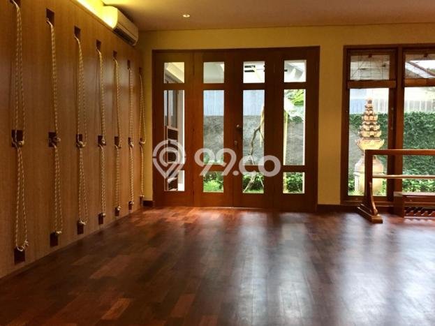 Rumah Mewah LB 350m2 Siap Huni Desain Elegan di Senopati, Jakarta Selatan Rumah Mewah LB 350m2 Siap Huni Desain Elegan di Senopati, Jakarta Selatan