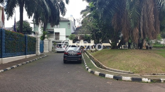Ready to Use! Luxury House LT 300m2 Desain Elegan di Lebak Bulus Ready to Use! Luxury House LT 300m2 Desain Elegan di Lebak Bulus