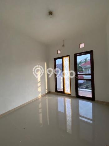 Rumah Strategis Modern Lb 200m2 di Larangan, Tangerang Rumah Strategis Modern Lb 200m2 di Larangan, Tangerang