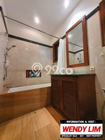 Siap Huni Rumah Mewah 6 Kamar di Mega Kuningan Dekat ke Mana Pun Siap Huni Rumah Mewah 6 Kamar di Mega Kuningan Dekat ke Mana Pun