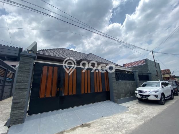 Dijual Rumah Premium dengan Fasilitas Sekitar Komplit di Banjarsari, Solo Dijual Rumah Premium dengan Fasilitas Sekitar Komplit di Banjarsari, Solo