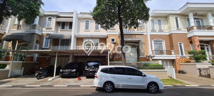 Dijual Rumah Mewah Megah Dengan View Eksklusif di Green Lake City, Jakarta Barat Dijual Rumah Mewah Megah Dengan View Eksklusif di Green Lake City, Jakarta Barat