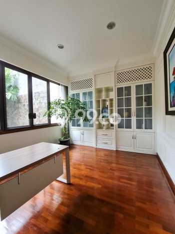Sewa Rumah Strategis di Kemang LT 416m2 / LB 270m2 Siap Huni Sewa Rumah Strategis di Kemang LT 416m2 / LB 270m2 Siap Huni