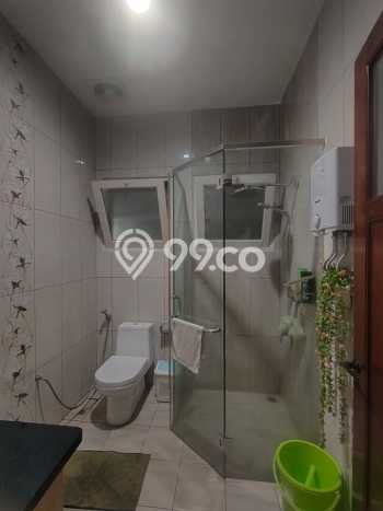 PROPERTI PILIHAN! Rumah Nyaman area , Luas 449m2m² LB 250m2m² PROPERTI PILIHAN! Rumah Nyaman area , Luas 449m2m² LB 250m2m²