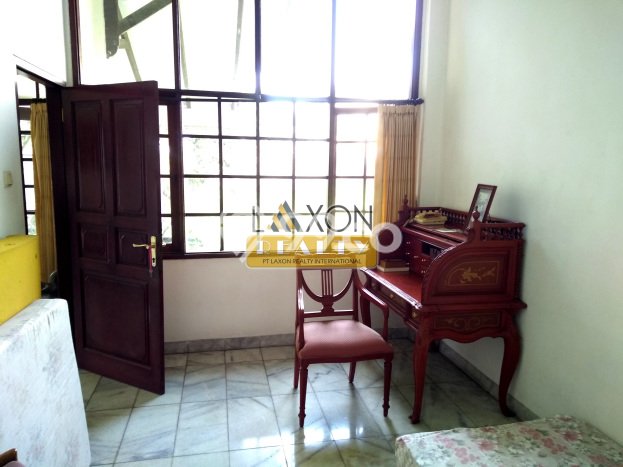 Rumah Strategis dengan Luas Bangunan 450m² di Kawasan Cigadung, Bandung Rumah Strategis dengan Luas Bangunan 450m² di Kawasan Cigadung, Bandung