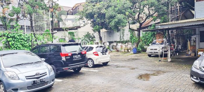 For Sale! Luxury House LT 1700m2 Desain Elegan di Kuningan For Sale! Luxury House LT 1700m2 Desain Elegan di Kuningan