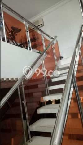 Jual Rumah Luas Elegan Dengan View Cantik di Taman Kota, Jakarta Barat Jual Rumah Luas Elegan Dengan View Cantik di Taman Kota, Jakarta Barat